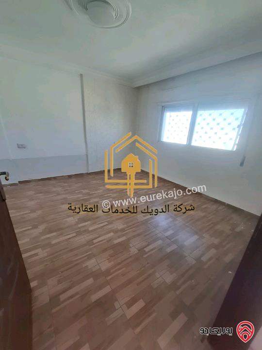 شقة فارغة طابق رابع مساحة 125م للإيجار في عمان - الرابية 