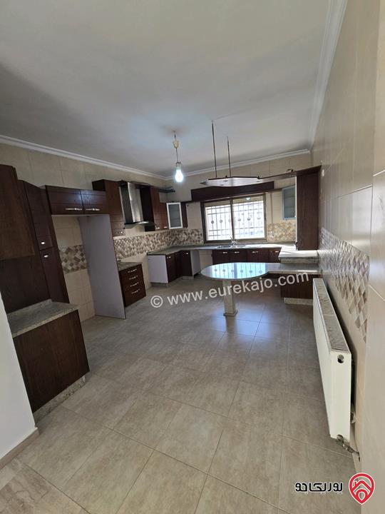 شقة مساحة 195م طابق ثالث للبيع في عمان - خلدا 