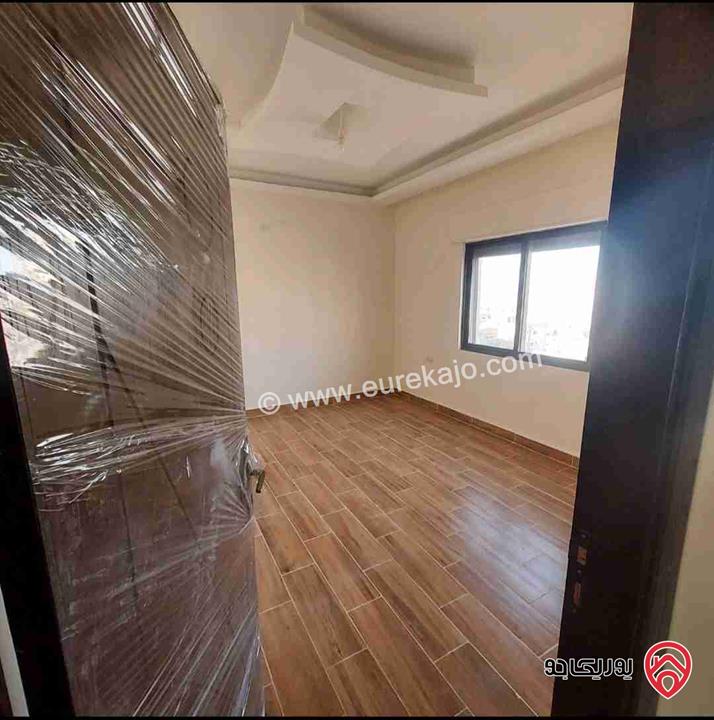 شقة طابقية سوبر ديلوكس طابق ثالث مساحة 160م الواجهة الرئيسية جنوبية شرقية العمارة 7 شقق فقط وعلى شارعين كامل الخدمات للبيع في جبل المنارة شارع الوسيلة 