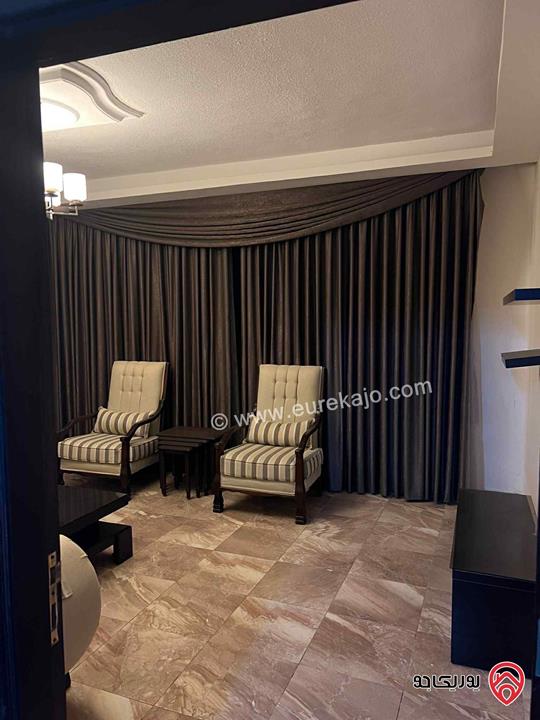 شقة طابق رابع مع روف مساحة 220م للبيع في عمان - ام السماق من المالك