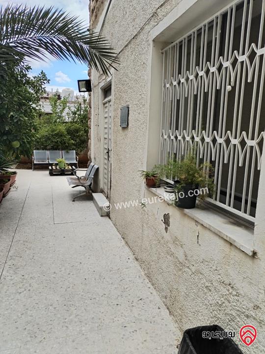 شقة تجارية للبيع أو للايجار مساحة 190م داخلي و 200م خارجي في جبل عمان / شارع الرينبو