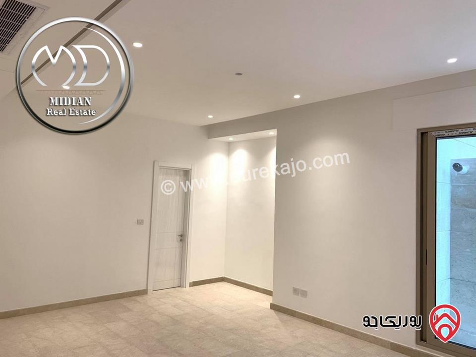شقة دوبلكس ارضية جديدة مساحة 250م تشطيبات و ديكورات فاخرة للبيع في عمان - دير غبار