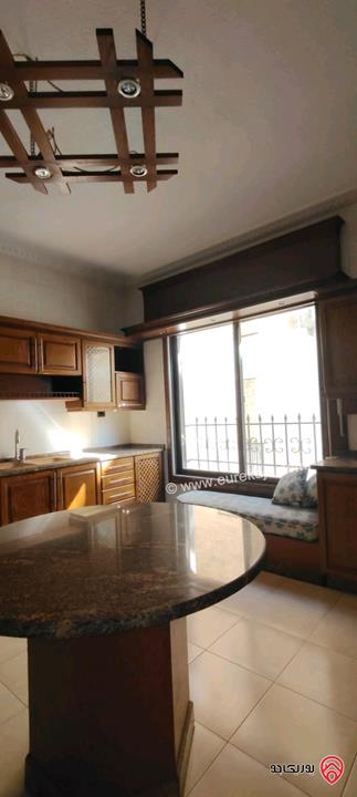 شقة ارضية مساحة 350م للبيع في عمان - دير غبار 