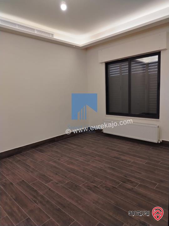 شقة فاخرة شبه أرضية مساحة 110م مع ترسات 60م للبيع في عمان - خلدا