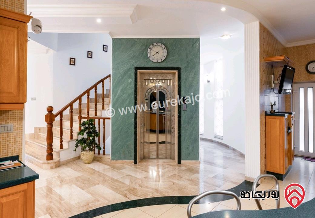 فيلا مساحة 981م على أرض 609م للبيع في عمان - دابوق قرب بوابة القصر