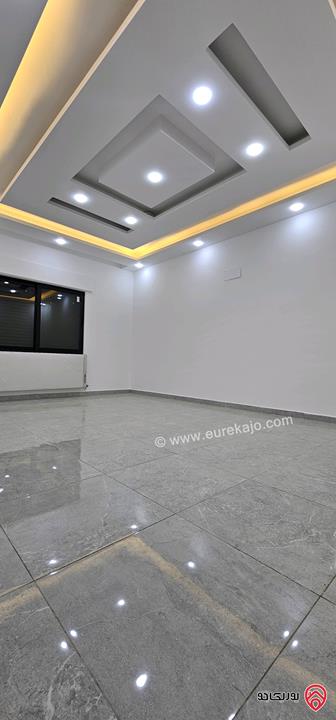 شقة مساحة 217م طابق أول للبيع في عمان - الجبيهة 