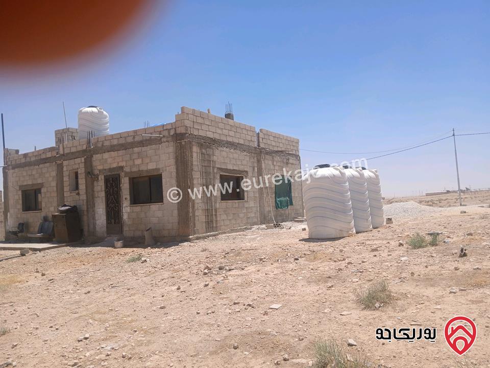  منزل مستقل مساحة 110م على أرض 3 دونم و 400م من قوشان مشترك للبيع في عمان - الموقر الحنيفية