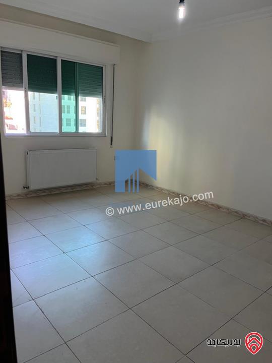 شقة مميزة للبيع في عمان - الجاردنز قرب جريدة الرأي والدستور طابق ثالث 172م مع روف ترس 60م بسعر مغري