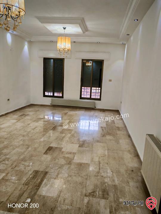 شقة ارضية مساحة 175م داخلي و 50م خارجي للايجار في عمان - ضاحية الرشيد 