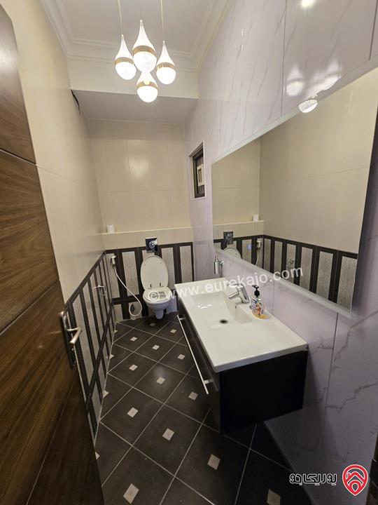 شقة مساحة 175م طابق ثاني للبيع في عمان - خلدا مطلة علي دابوق بسعر مميز 