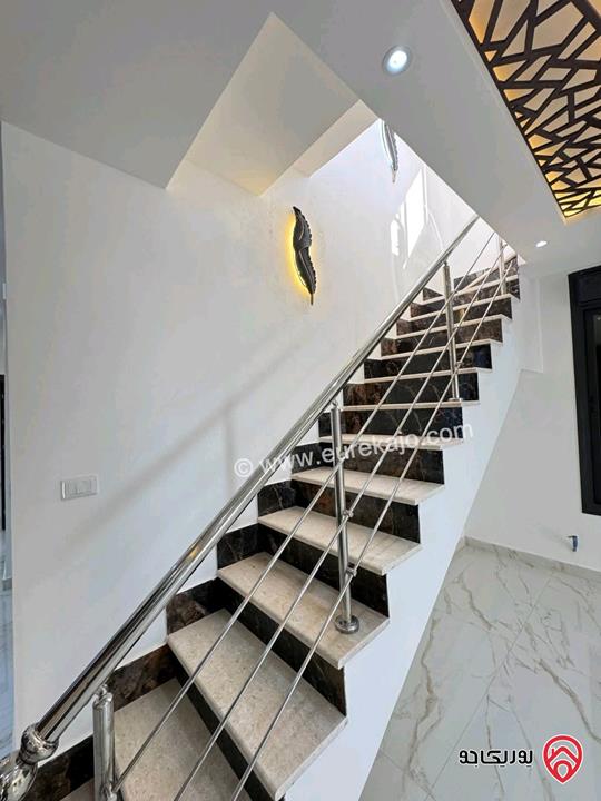 شقة طابق ثالث دوبلكس مع رووف مساحة 173م إطلالة بانورامية للبيع في عمان - شفا بدران