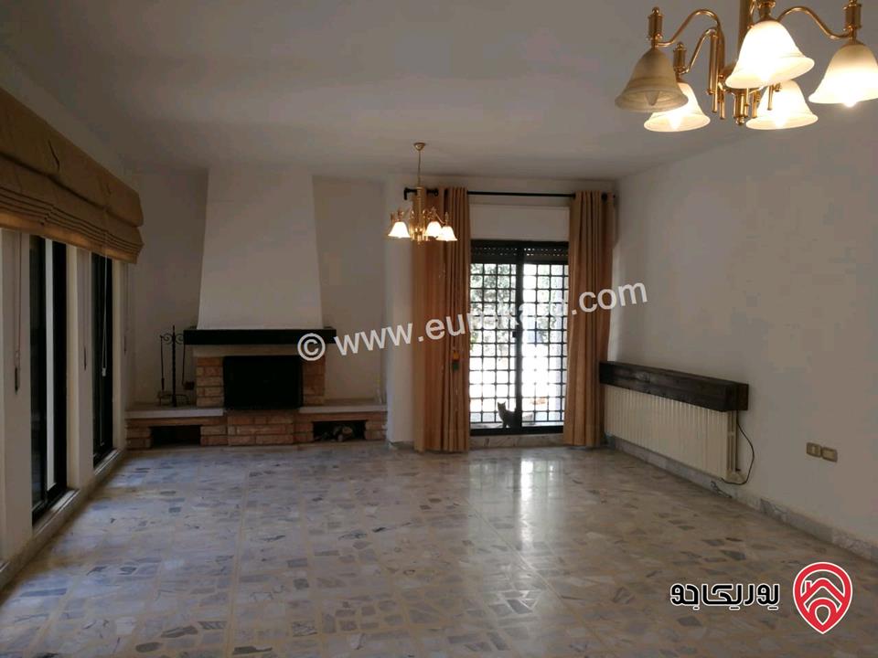 فيلا منفصلة مساحة 355م على أرض 762م للبيع في عمان - دير غبار