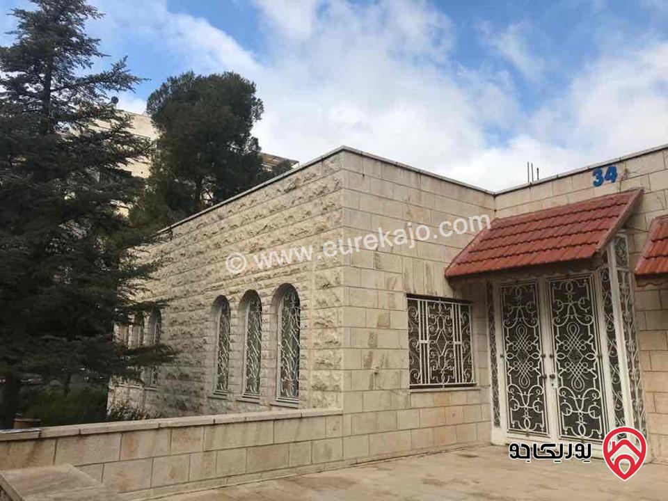 فيلا طابقين مساحة 800م على ارض 1 دونم للبيع في منطقة سكنية هادئة في عمان - الجاردنز