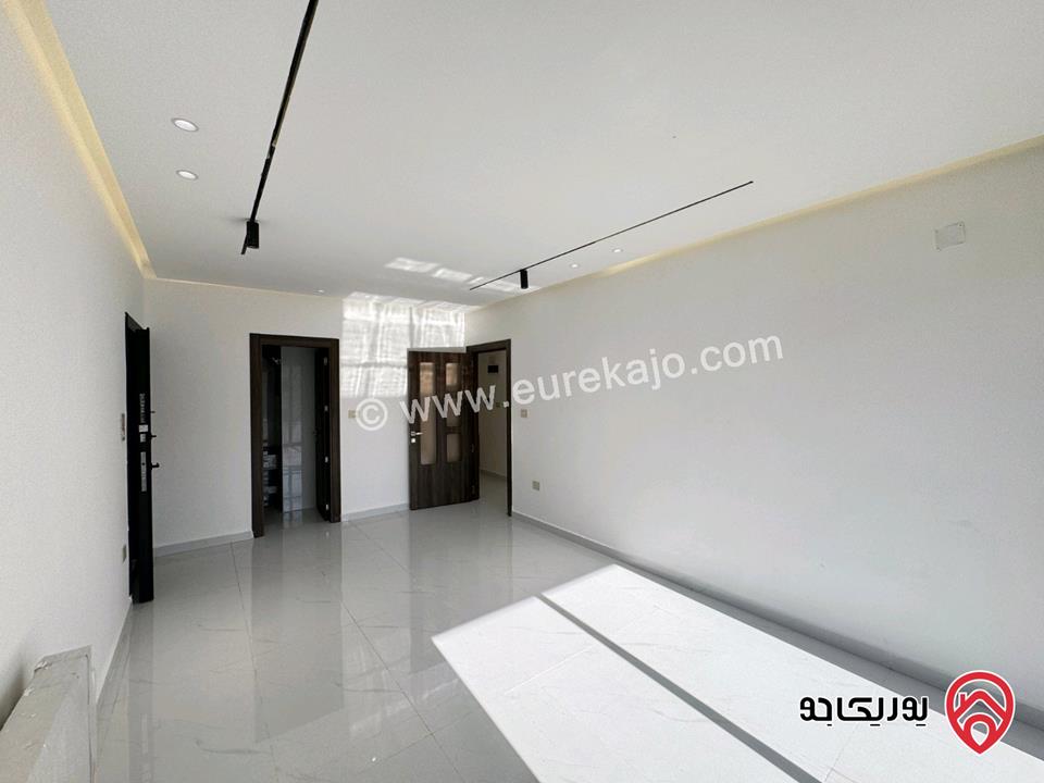 شقة طابق ثالث دوبلكس مساحة 190م للبيع في عمان - مرج الحمام طريق المطار بالقرب من كازية المناصير الظهير ومدارس العقيق من المالك مباشرة