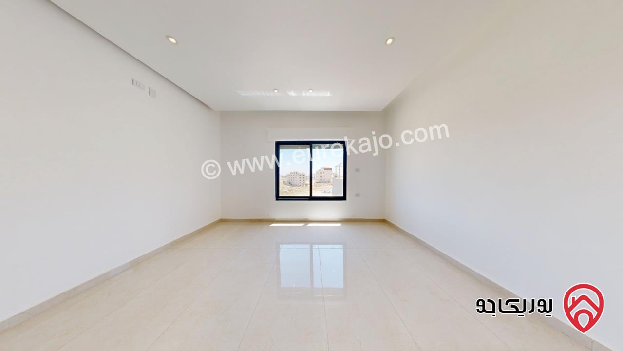 شقة طابق ارضي مساحة 184 م مع كراج و مدخل مستقل للبيع في عمان - الجبيهة حي المنصور 