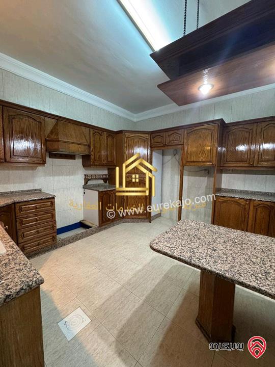 شقة فارغة طابق ثالث مساحة 200م للإيجار في عمان - ضاحية الرشيد 