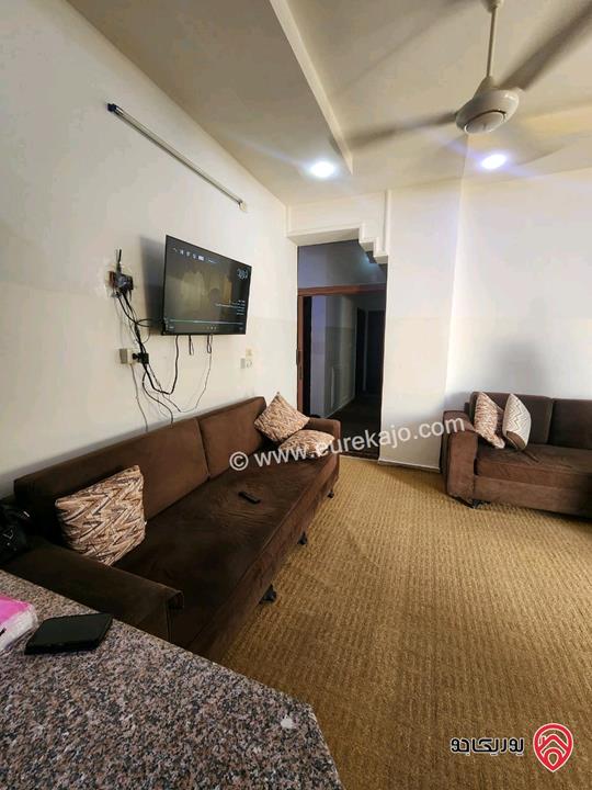 شقة شبه أرضية مساحة 150م داخلي و 120م خارجي للبيع في اربد - الحي الشرقي