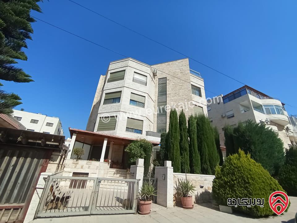 شقة فاخرة طابق أخير مع روف مساحة 211م للبيع في عمان - خلدا مع اطلالة مميزة