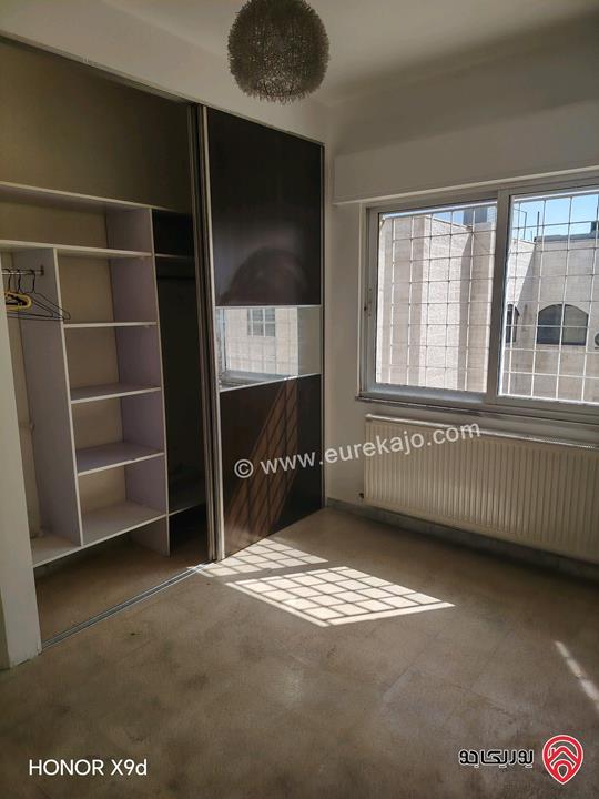 شقة طابق ثالث مساحة 165م للإبحار في عمان - ام السماق بالقرب من مكة مول 