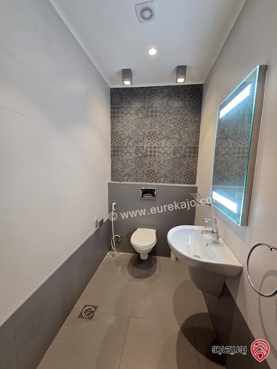 شقة طابق اول مساحة 220م مفروشة للإيجار في عمان - عبدون