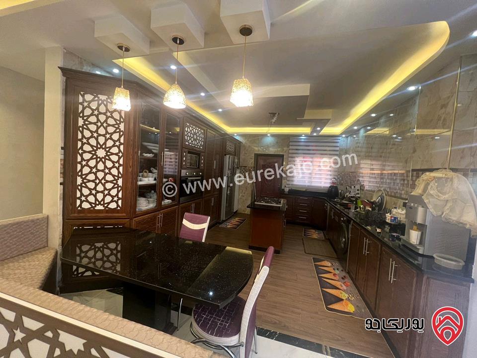 منزل مساحة 498م على أرض 500م للبيع في الزرقاء بعد ضاحية الاميرة هيا مقابل حي نصار خلف النبعة بالقرب من اكاديمة جنى دان