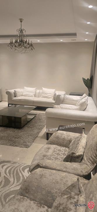 شقة ارضية مساحة 248م مع توسعة 10م مقززة حديقة وتراسات 350م للبيع في عمان - ام اذينة