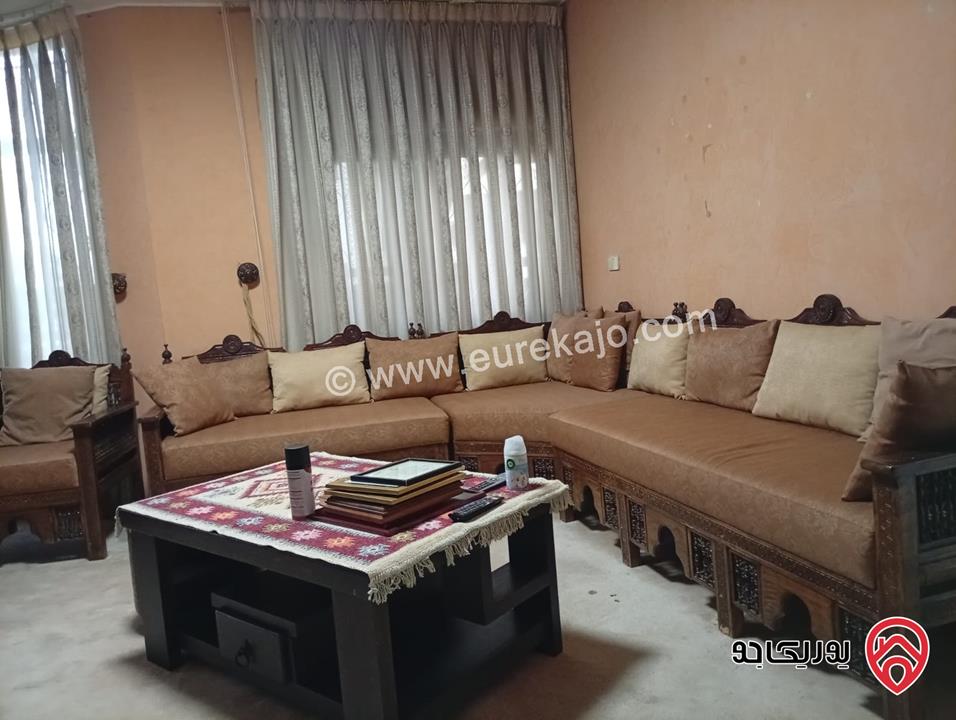 شقة دوبلكس أرضية شبه مستقلة مساحة 375م داخلي و 300م خارجي للبيع في عمان - خلدا