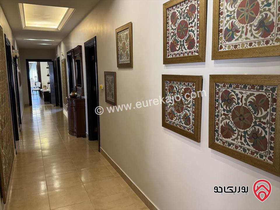 شقة فاخرة طابق تسوية مساحة 300م للبيع في عمان - عبدون مع إطلالة رائعة