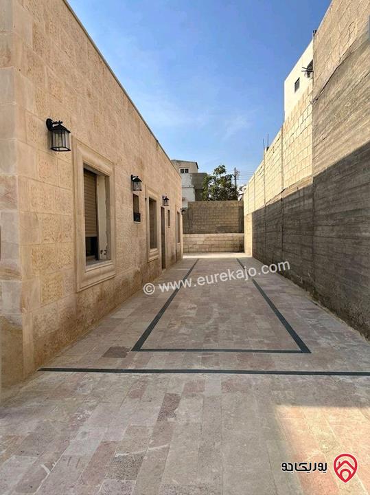 بيت شبه فيلا مساحة 251م على ارض 667م للبيع في عمان - ضاحية الامير علي 