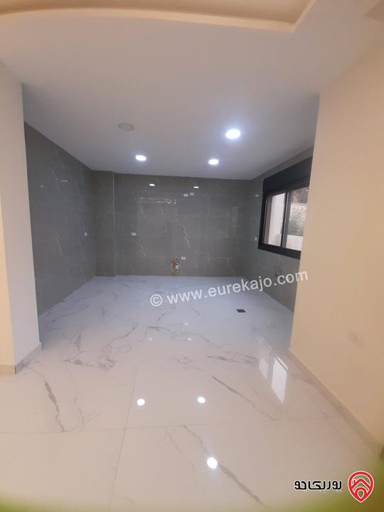 شقة سوبر ديلوكس ارضية مساحة 230م داخلي و 60م خارجي للبيع في عمان - طريق المطار