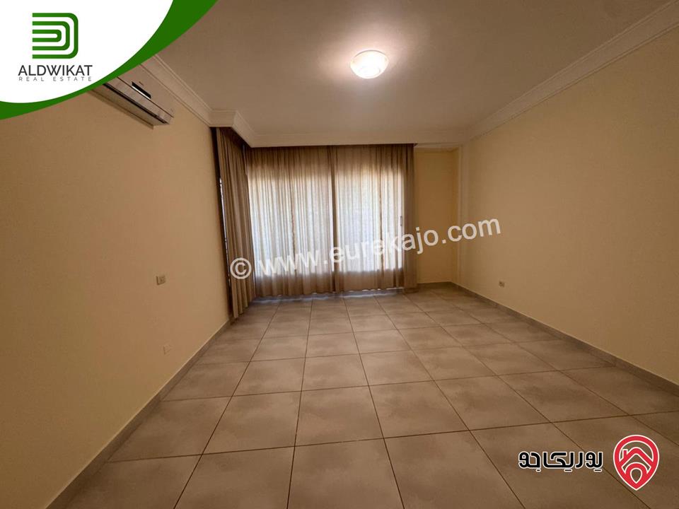 فيلا متلاصقة للبيع او للايجار في عبدون قرب الاسفاره الامريكيه مساحة الارض 500م ومساحة البناء 700م ومساحة الحديقة 200م موقع مميز واطلالة خلابة منطقة فلل واصل جميع الخدمات 