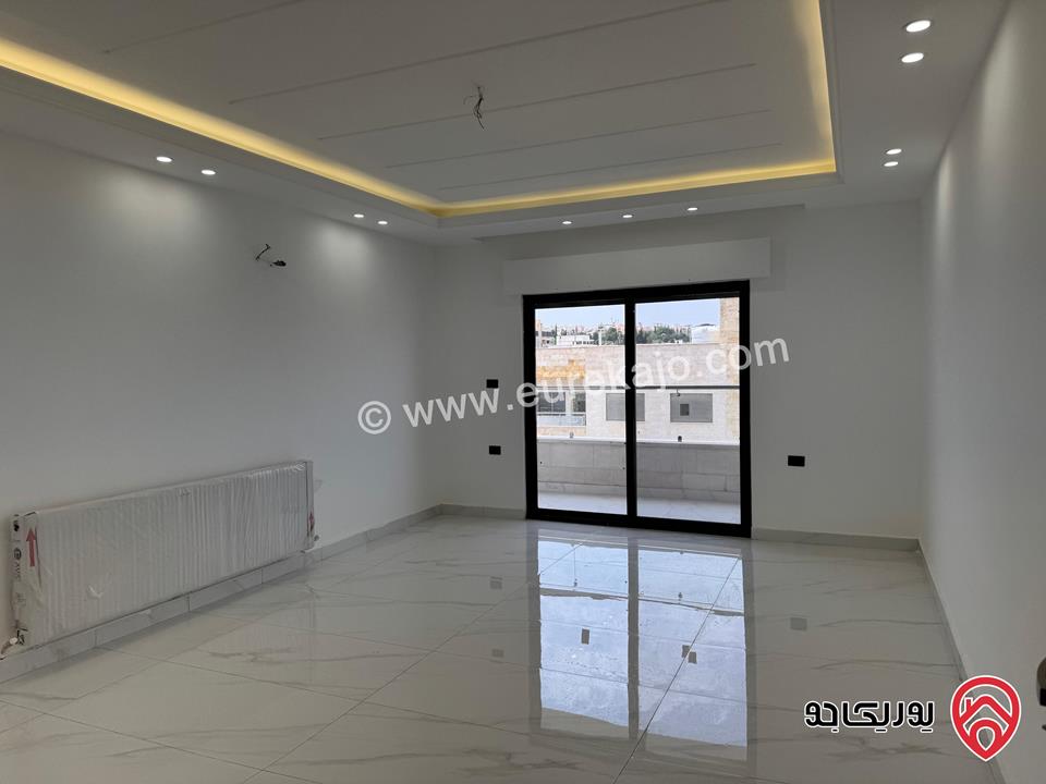 شقة فاخرة جديدة سوبر ديلكس طابق اخير 180م + روف مبني 53م + ترس 55م للبيع في عمان - البنيات قرب جامعة البتراء