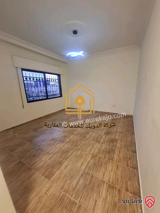 شقة فارغة طابق ثالث مع مصعد مساحة 110م للإيجار في عمان - ام السماق 