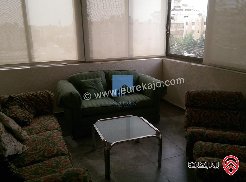 شقة مفروشة فاخرة طابق ثالث 145م مع روف 85م للبيع في عمان - عبدون 