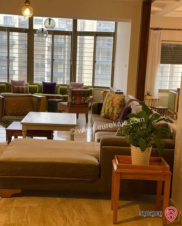 شقة فاخرة مفروشة مساحة 300م طابق أول للايجار في عمان - عبدون 