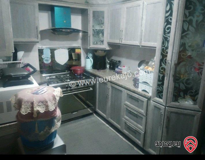 شقة طابق ثالث مساحة 80م للبيع في الزرقاء الجديدة