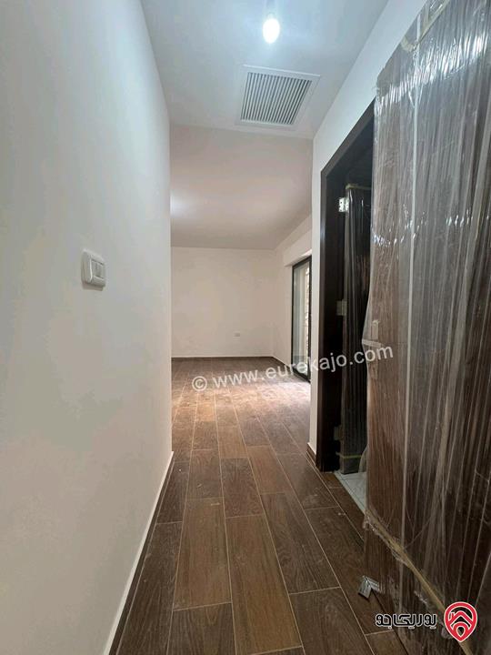 شقة ديلوكس طابق تسوية مساحة 180م داخلي و 40م خارجي للايجار في عمان - مرج الحمام 