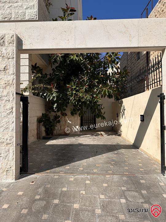 Modern ground floor 240 sqm with garden and private parking for rent in Amman - Alweibdeh