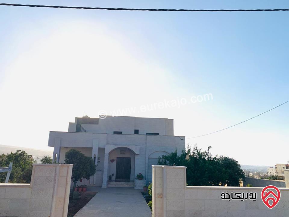 فيلا مساحة 540م على أرض 1250م للبيع في اربد - الحصن مقابل مسجد ظفار