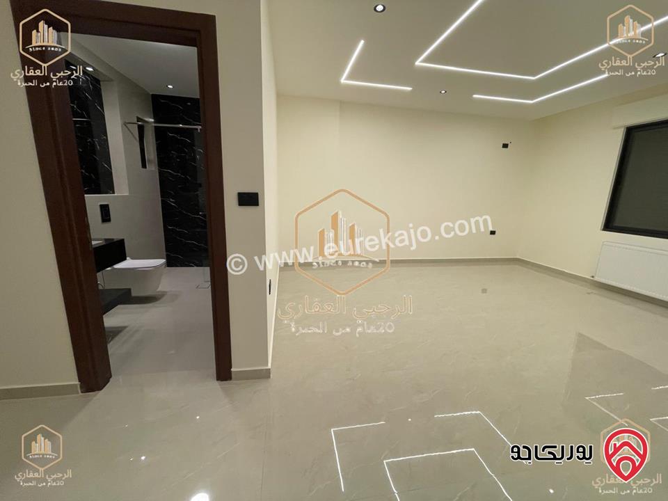 شقة فارغة أرضية مساحة 225م داخلي و 200م خارجي للايجار في عمان - الجبيهة