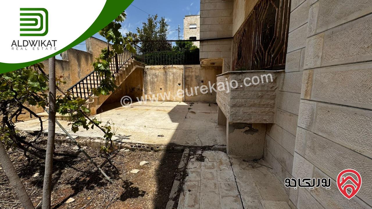ارض للبيع في عمان - ام السماق مساحة الارض 1000م عليها بناء قديم 600 م موقع مميز على شارعين  واصل جميع الخدمات 