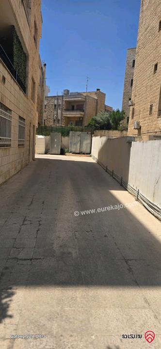 عمارة على ارض 820م للبيع في عمان - أم أذينة