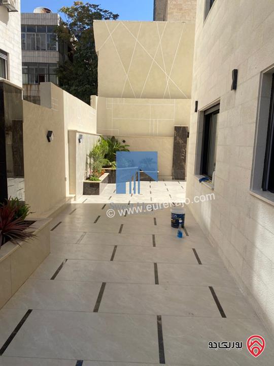 شقة أرضية فاخرة للبيع في عمان - أم أذينة قرب أبراج السادس 190م مع ترسات 130م لم تسكن