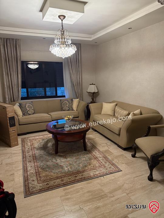 شقة مساحة 146م طابق -1 من المدخل الامامي وطابق ثاني من الشارع الخلفي للبيع في عمان - دابوق، منطقة سكن خاص طابقين ورووف