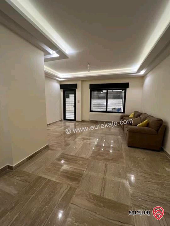 شقة أرضية مساحة 151م داخلي و 150م خارجي للبيع في عمان - قرب جامعة البتراء على شارع المطار