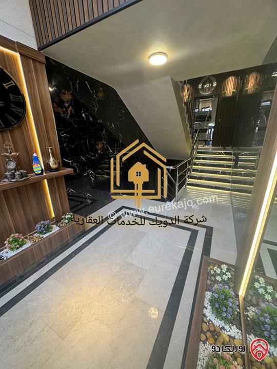 شقة جديدة لم تسكن مساحة 230م داخلي و 250م خارجي للايجار في عمان - الجبيهة 