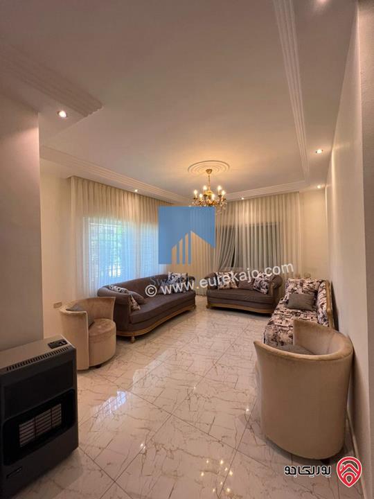 شقة أرضية مفروشة 200م مع حديقة وترسات 150م للبيع في جبل عمان 