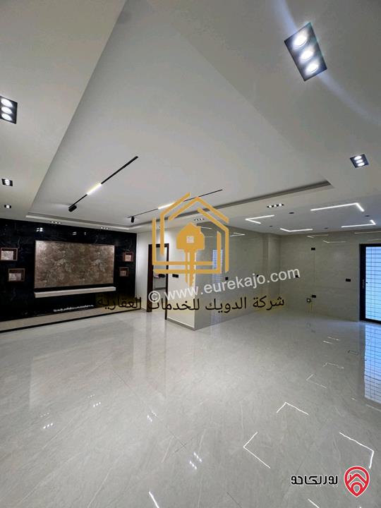 شقة جديدة لم تسكن مساحة 230م داخلي و 250م خارجي للايجار في عمان - الجبيهة 