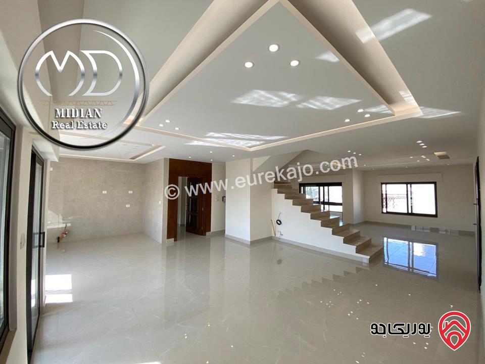 شقة دوبلكس جديدة طابق اخير مع روف للبيع في عمان - الرابية مساحة 270م مع تراسات تشطيبات و ديكورات فاخرة اطلالة جميلة