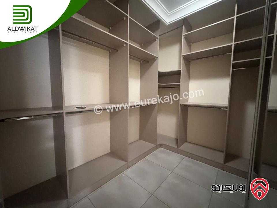 فيلا متلاصقة للبيع او للايجار في عبدون قرب الاسفاره الامريكيه مساحة الارض 500م ومساحة البناء 700م ومساحة الحديقة 200م موقع مميز واطلالة خلابة منطقة فلل واصل جميع الخدمات 